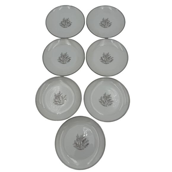 Vintage Taryn Bread and Butter Plates Flooral Set of 7 - Picture 1 of 8